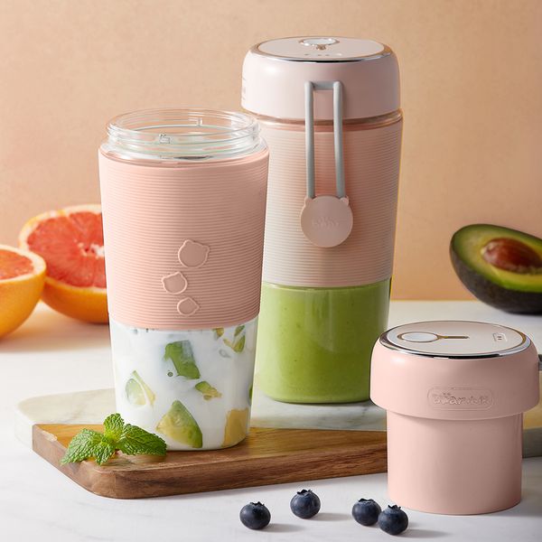 Chiếc máy xay sinh tố mini cầm tay Bear LLJ-B03C1 - Tiện dụng, hiệu quả, chuẩn 'xinh-xịn-mịn'