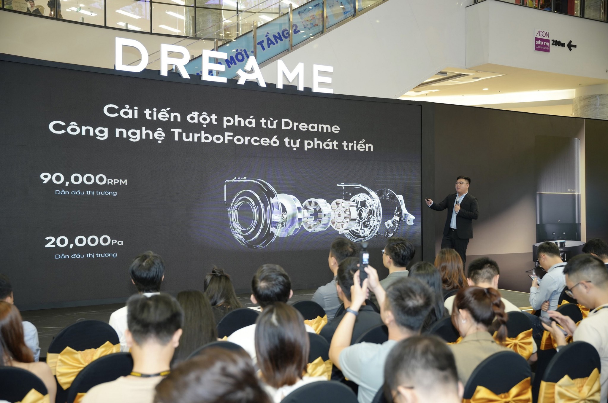 Dreame ra mắt robot hút bụi và máy lau hút khô ướt mới: Leo cao 6cm, lực hút đến 20kPa, tự giặt sấy, giá giảm luôn còn từ 18.99 triệu