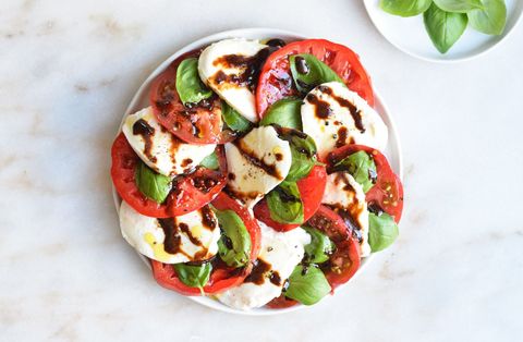 How To Make Caprese Salad With Burrata And Balsamic Vinegar