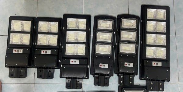Đèn năng lượng mặt trời thanh lý