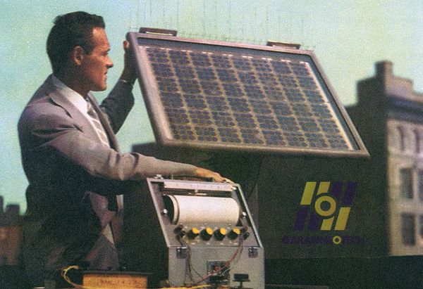 Tấm pin năng lượng mặt trời ra mắt đầu tiên vào năm 1953