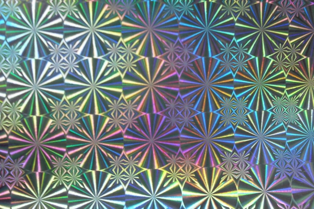 Hiệu ứng cán màng hologram phản quang 7 màu