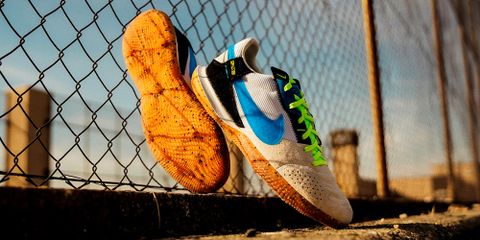 Nike khuấy động thị trường giày đá bóng đế IC với sự trở lại của Street Gato