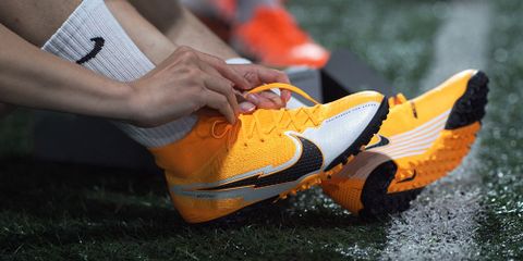 Trên chân, đánh giá giày đá bóng Nike Mercurial Superfly VII TF – DayBreak Pack