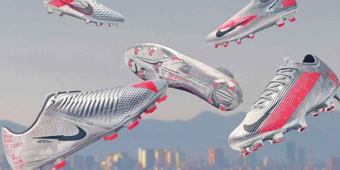 Nike cho ra mắt BST giày đá bóng ‘Máy bay ném bom’ – ‘Metallic Bomber’ pack