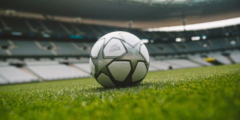 Khám phá adidas “мир | PEACE” - quả bóng chính thức dành cho trận chung kết UCL 2022