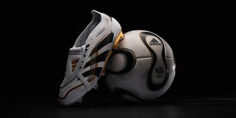 Khám phá adidas Predator 25 +TEAMGEIST - Sự trở lại của một biểu tượng!
