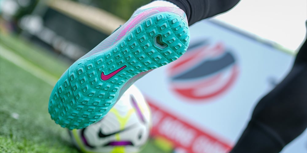 Những điều cần biết khi break in giày đá bóng chính hãng