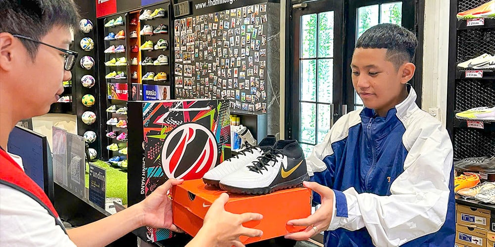 Hướng dẫn cách break in giày đá bóng chính hãng mới nhanh và hiệu quả nhất