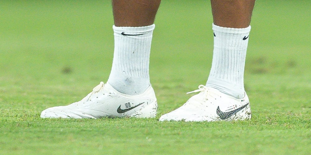 Virgil van Dijk ra sân với Nike Tiempo Legend 10 Elite phiên bản Made in Italy