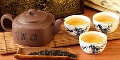 Vì Sao người Trung Quốc lại hay gõ tay khi uống trà ?