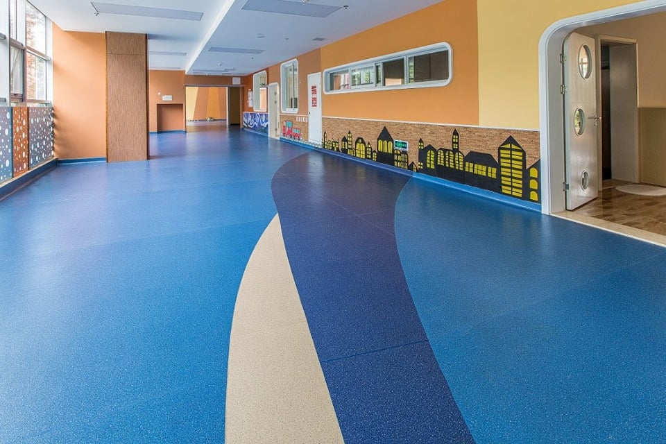 LỰA CHỌN SÀN VINYL CHO TRƯỜNG HỌC, ĐƯỢC GÌ VÀ MẤT GÌ?