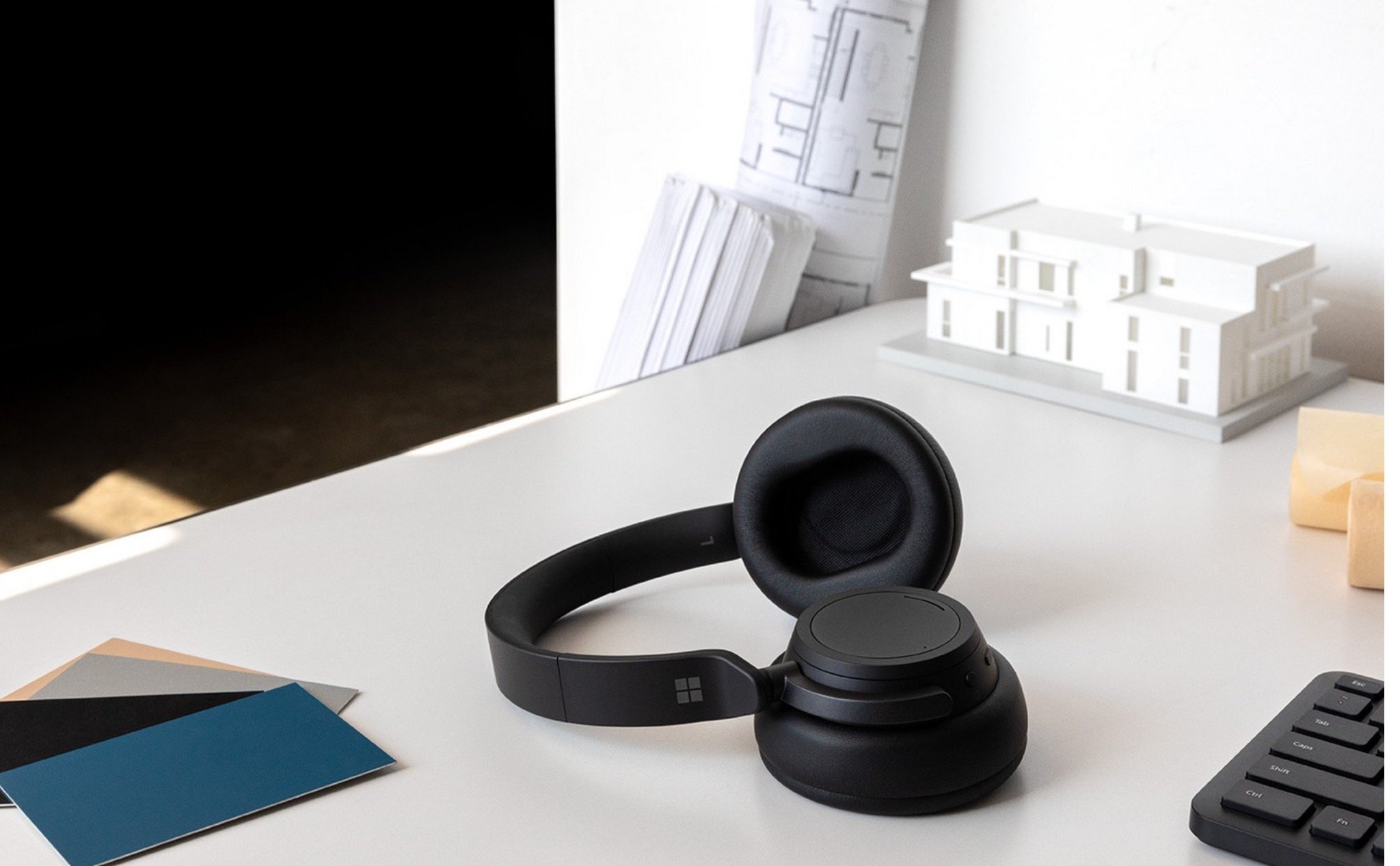 Surface Headphone 2: chống ồn tốt hơn, pin lâu hơn và giá rẻ hơn