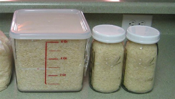 Bảo quản gạo trong hộp kín