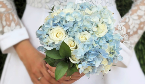 Cô dâu có nên cầm hoa cưới trong lễ hỏi ?!