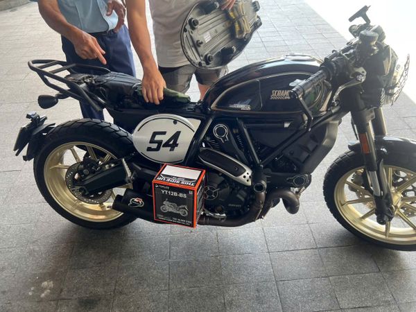 Ắc quy xe Mô tô Ducati Scrambler  sau khi lắp hoàn thiện cho xe
