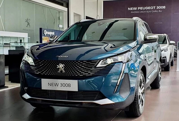 thay bình ắc quy cho xe Peugeot 3008 cho khách hàng