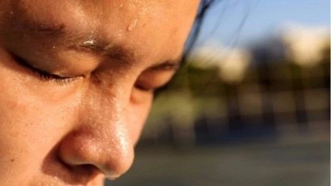 Độ ẩm cao - Tác nhân gây bít tắc da, khó tiết mồ hôi