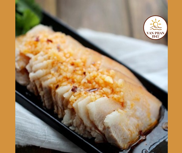 Thịt ba chỉ luộc xốt tỏi cay