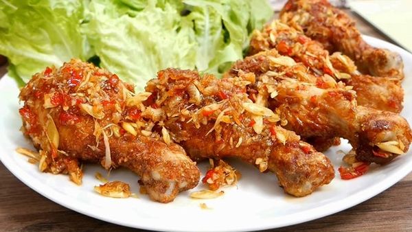 Gà sốt mắm tỏi: Nguyên liệu và cách chế biến