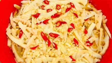 Măng ngâm mắm: Cách làm măng ngâm mắm ớt chua cay