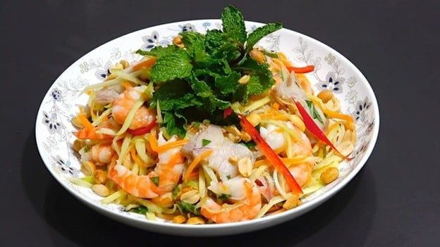 Cách làm gỏi xoài xanh trộn mắm nhĩ hấp dẫn ngon miệng