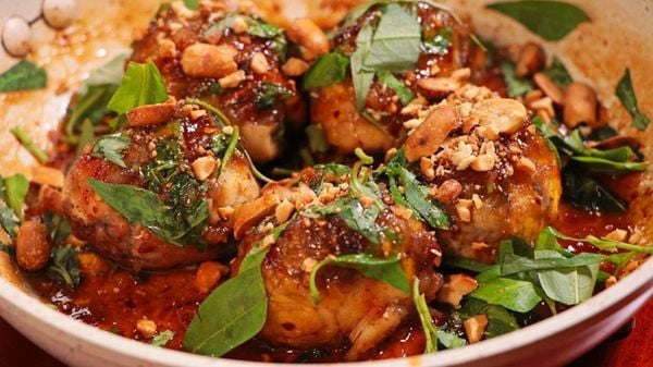 Trứng vịt lộn chiên nước mắm - Món ngon siêu hấp dẫn