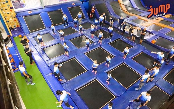 Địa điểm tổ chức hoạt động ngoại khóa cho học sinh ở Hà Nội - Jump Arena