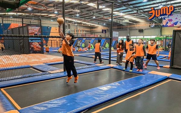 Địa điểm tổ chức hoạt động ngoại khóa cho học sinh ở Hà Nội - Jump Arena