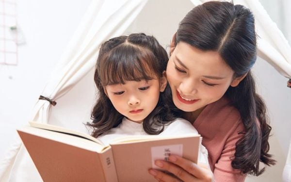 Việc rèn luyện thói quen đọc sách từ khi còn nhỏ mang lại nhiều lợi ích vô cùng quan trọng cho sự phát triển của trẻ