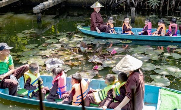 Khu sinh thái Nông Trại Ong Vàng