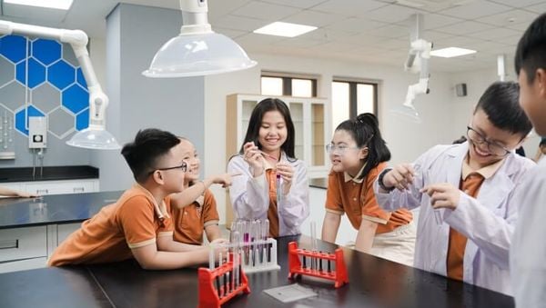 Kỹ năng sống cho trẻ trung học cơ sở (11-14 tuổi)