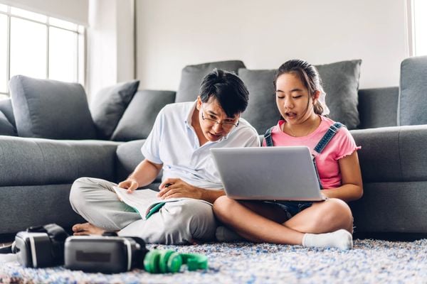 làm bạn với con