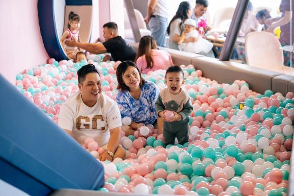 khu vui chơi có nhà banh con cưng cafe kids