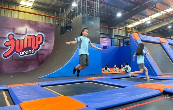 Nhảy trampoline các môn thể thao đốt cháy calo nhiều nhất