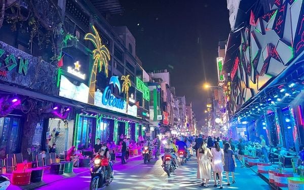 Địa điểm vui chơi giải trí Tết Dương Lịch 2024 ở Sài Gòn - Phố đi bộ Bùi Viện