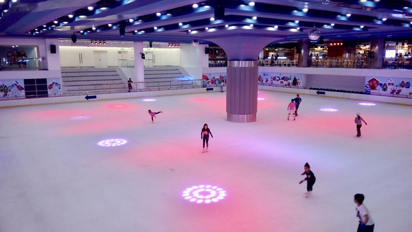 Sân trượt băng Vinpearl Land Ice Rink