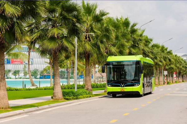 VinBus Xe bus điện di chuyển đến Công viên giải trí VinWonders Wave Park & Water Park