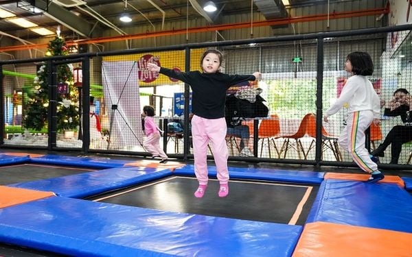 Lợi ích khi chơi bạt nhún lò xo Trampoline tại Jump Arena