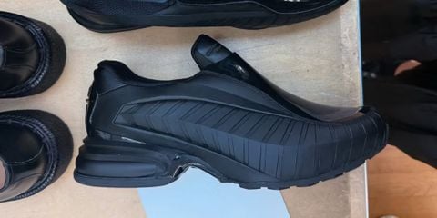 COMME des GARÇONS HOMME PLUS hồi sinh Nike Air Max Dolce, tái thiết kế mẫu giày năm 2002 cho mùa Xuân/Hè 2026