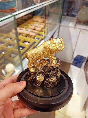 Tượng Hổ Vàng - Cách Bài Trí  Phong Thủy Để Hút Lộc Tài Vào Nhà