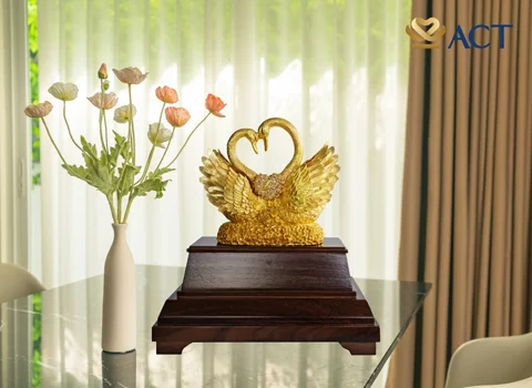 Tượng đôi thiên nga dát vàng 24k – Món quà biểu tượng cho tình yêu đẹp đẽ và quyến rũ