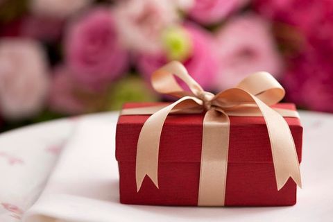 Gợi Ý Tặng Quà Sếp Khéo Léo – Vừa Lòng Sếp, Vừa Giữ Sự Tế Nhị
