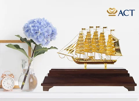 Thuyền buồm mạ vàng – Quà tặng doanh nghiệp ý nghĩa