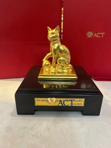 Ý nghĩa phong thủy tượng Mèo phú quý dát vàng 24K