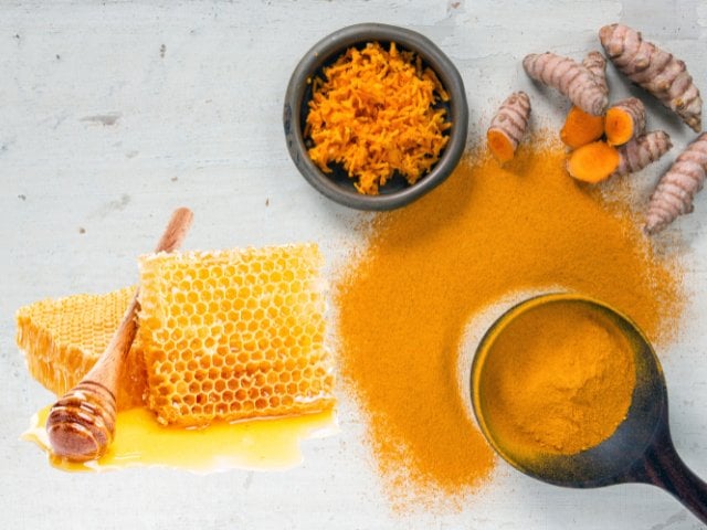 Uống tinh bột nghệ với mật ong vào lúc nào tốt nhất? 5 thời điểm vàng bạn cần biết