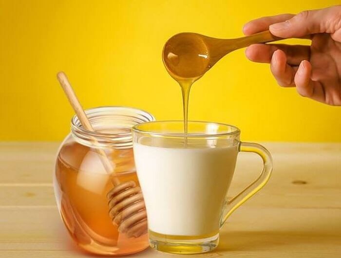 Mặt nạ vitamin E và B1 kết hợp sữa chua không đường và mật ong