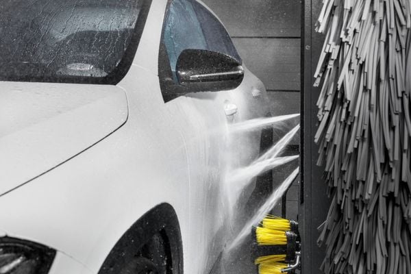 Chi phí đầu tư mô hình rửa xe ô tô tự động khá cao