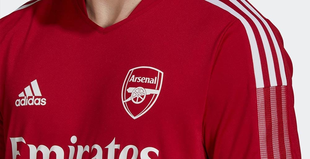 Rò rỉ áo tập và áo khoác của Arsenal mùa giải 2021-2022.