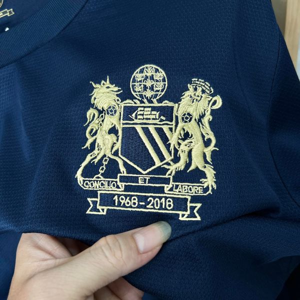 ÁO ĐẤU MANCHESTER UNITED PHIÊN BẢN KỶ NIỆM 1968 TAY DÀI – Nhện Shop Áo Đấu Manchester United Phiên Bản Kỷ Niệm 1968 Tay Dài – Nhện Shop